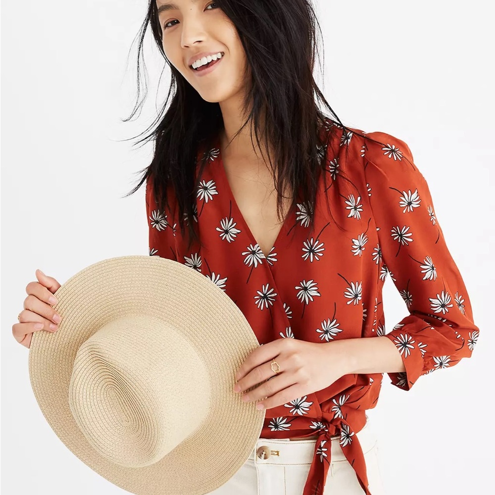 Silk Wrap Top in Fresh Daisies Sz S